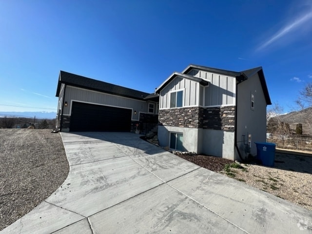 Building Photo - 583 N 400 E