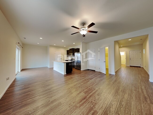 Foto del edificio - 2183 NW Woodland Dr