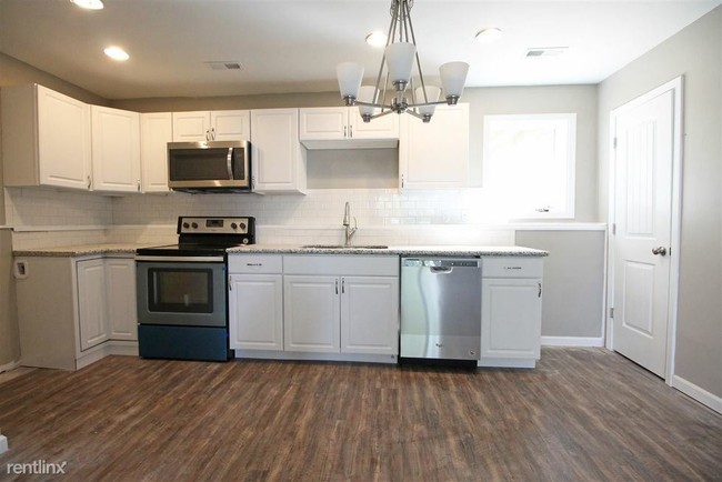 Building Photo - 1622 Tanglewood Rd