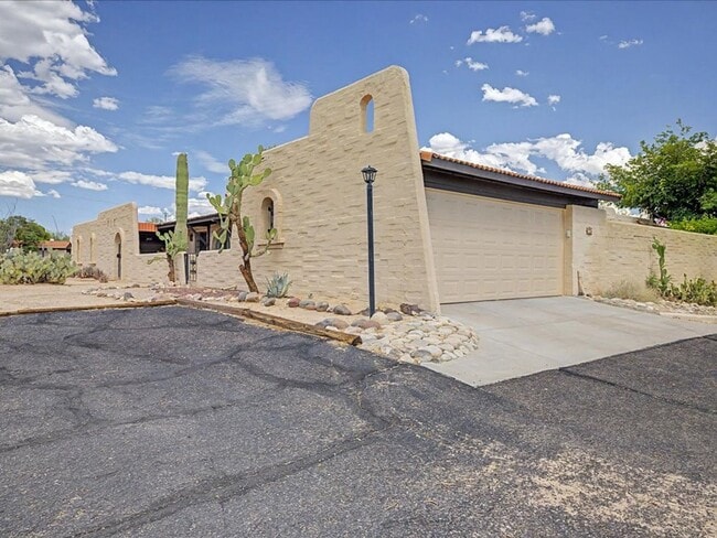 Building Photo - 5277 N Tigua Dr