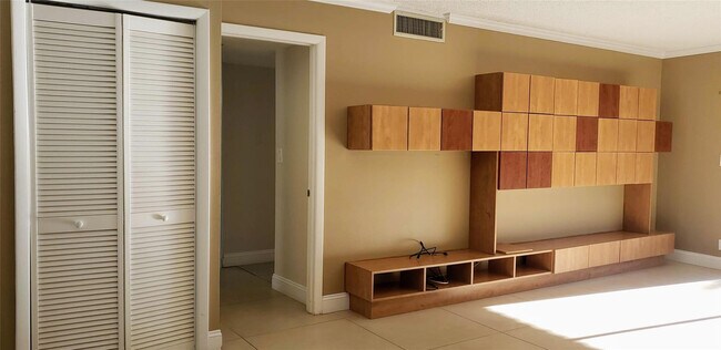 Foto del edificio - 331 Lakeview Dr