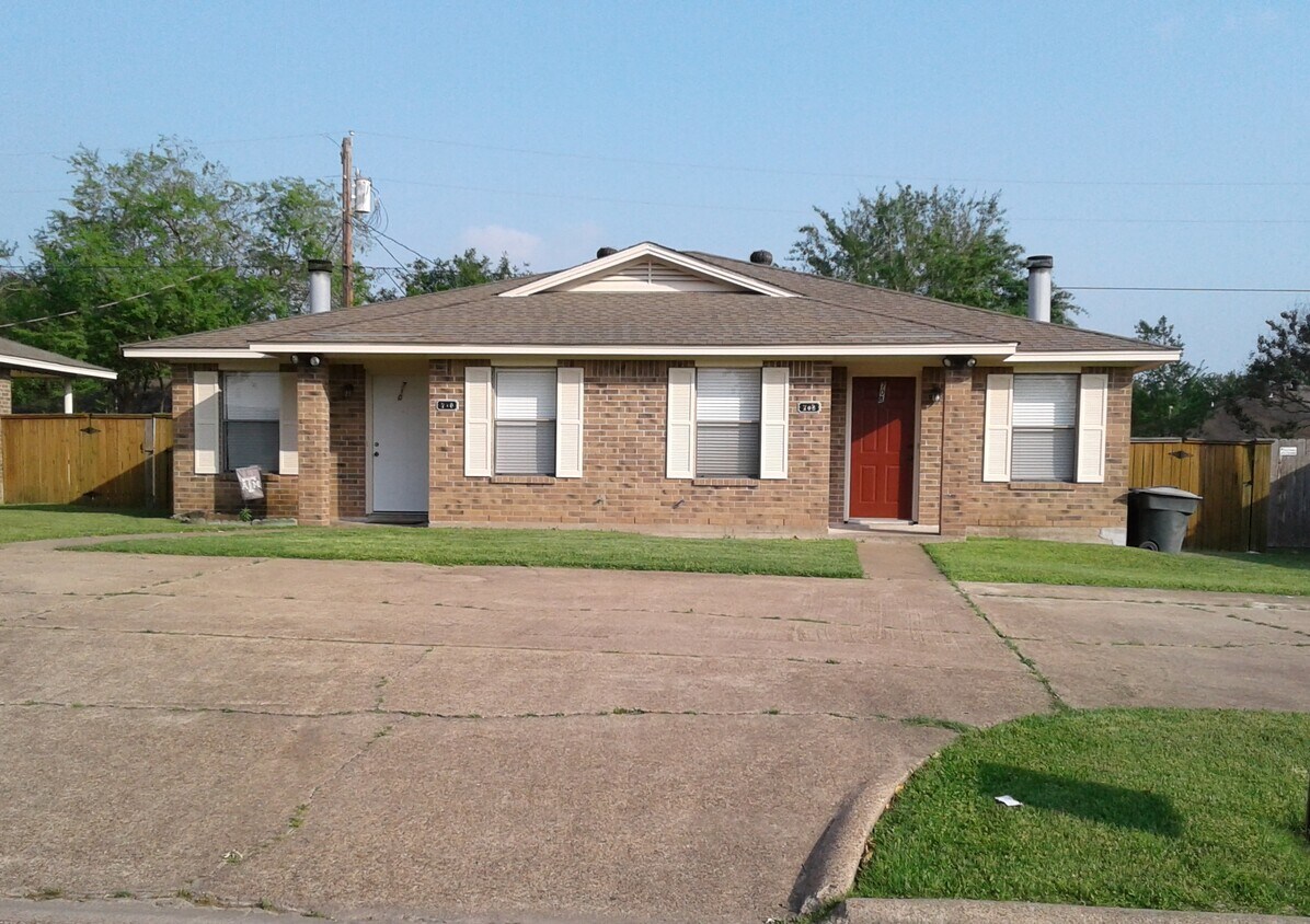 708 San Saba Dr, College Station, TX 77845 Townhome Rentals in