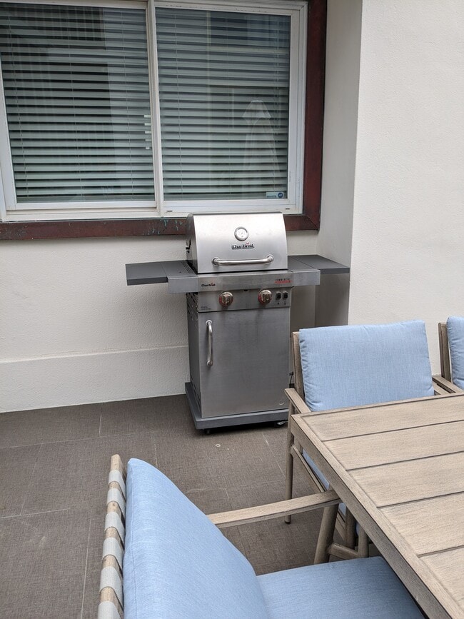 Foto del edificio - 722 Sunset Ct