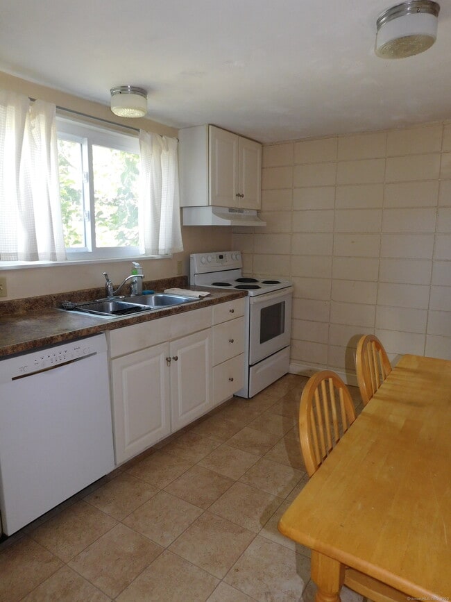 Building Photo - 19 Denlar Dr