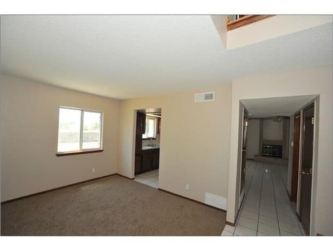 Building Photo - West El Paso 4 bed Refrig A/C