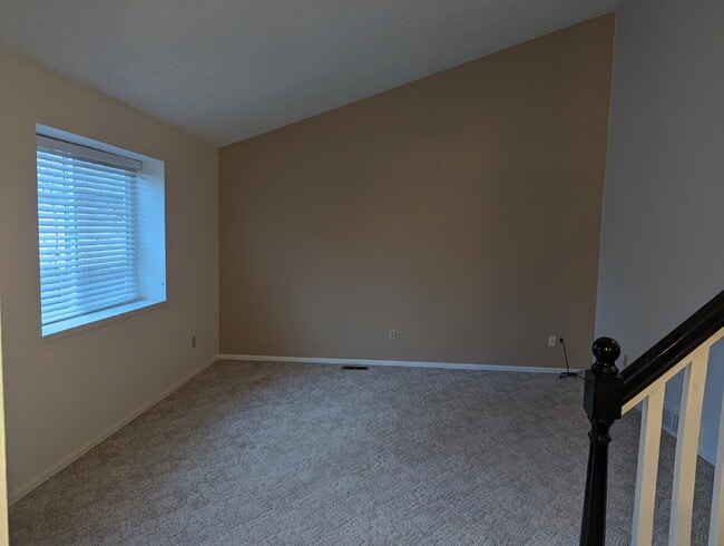 Building Photo - NW Longmont Spacious Tri Level.