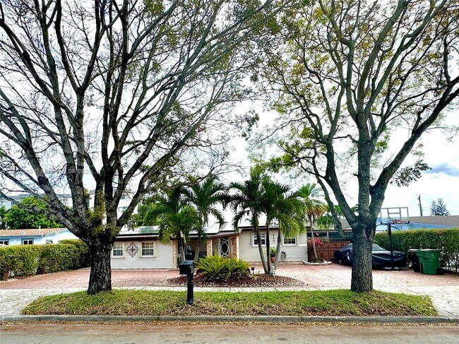 Foto del edificio - 660 W 70 Pl