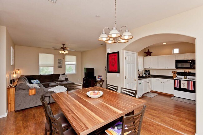 Foto del edificio - 2485 Fountainhead Blvd
