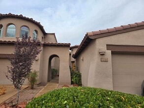 Building Photo - 170 Colinas