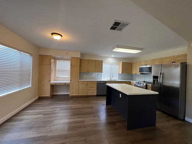 Building Photo - Beautiful 4 Bedroom Home in Ocean Pointe *...