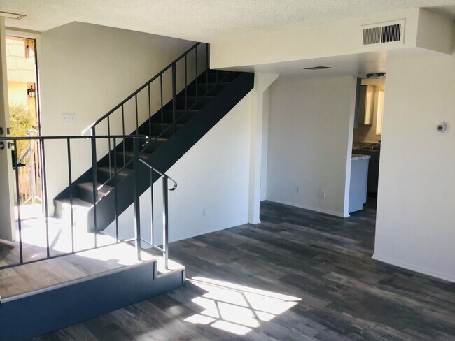 Building Photo - View Liberty Canyon Condo, Agoura Hills