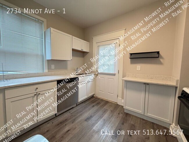 Foto del edificio - 2734 Minot Ave
