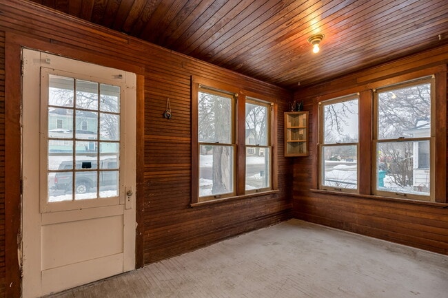 Foto del edificio - 629 3rd St NE