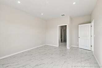 Building Photo - 10597 SW Vasari Way