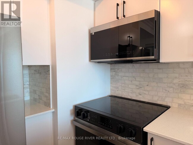 Building Photo - 340 Watson St W