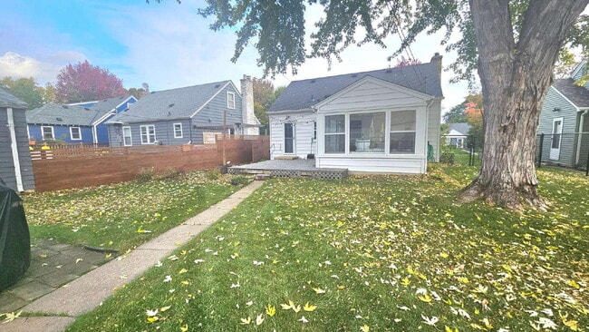 Foto del edificio - "Charming 3-Bed Oasis in Minneapolis – Spacious 1802 Sq Ft with 2 Full Baths!"