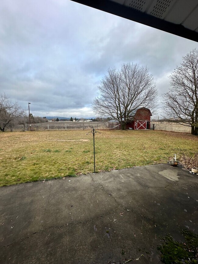 Building Photo - Prairie Ave Home (APP#204)