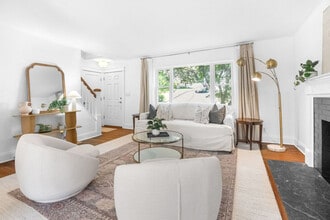 Building Photo - 130 Gaymoor Dr Building Photo - 130 Gaymoor Dr