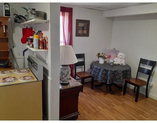 Building Photo - 16 Maple St