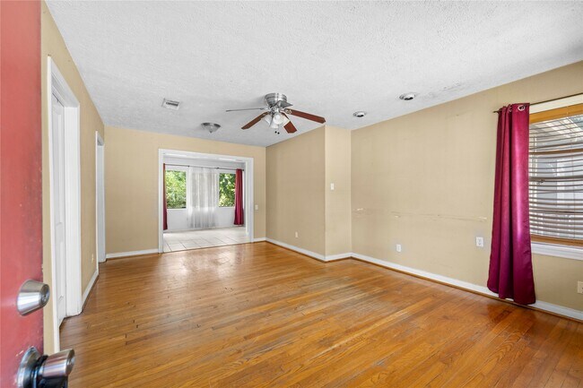 Foto del edificio - 1504 Harris Ave