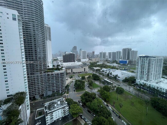 Foto del edificio - 1900 N Bayshore Dr