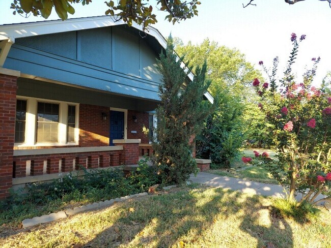 Building Photo - 956 East Ramsey Avenue