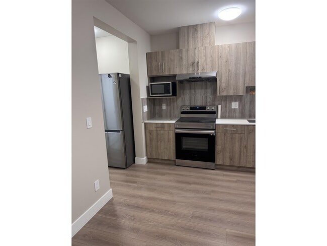 Building Photo - 16711 Edgewood Dr
