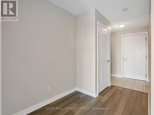 Building Photo - 275 Yorkland Rd