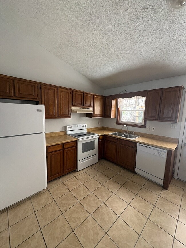 Foto del edificio - 103 Pine Crest Dr