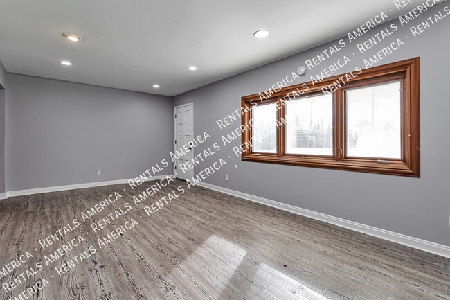 Foto del edificio - 2964 E Clarendon Ave