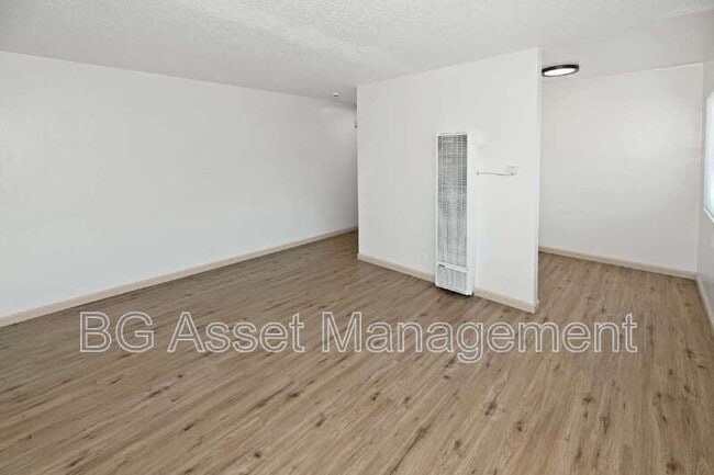 Building Photo - 480 Crescent St