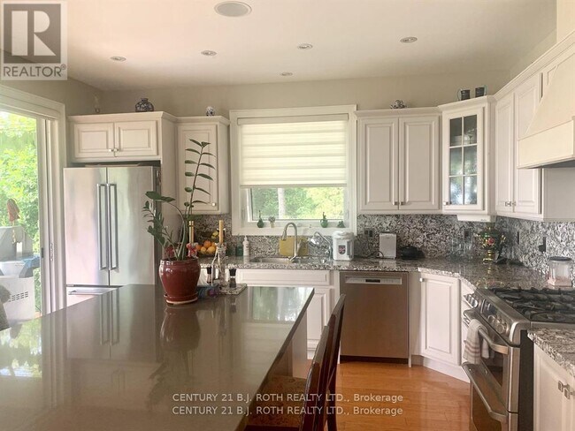 Photo du bâtiment - 9 Greenwood Forest Rd