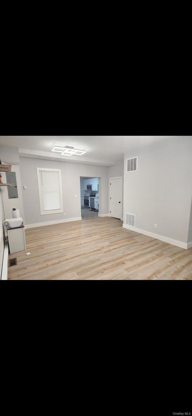 Building Photo - 18 Carman St