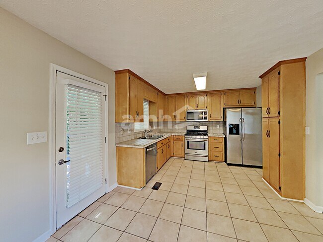 Building Photo - 325 Split Rail Way