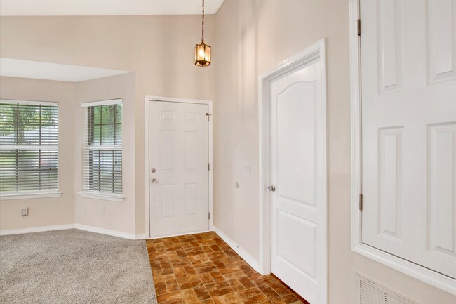 Foto del edificio - 3 bed 2 bath home off Olive Rd