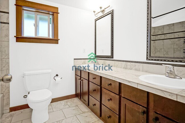 Foto del edificio - 3 BED & 3 BATH TOWNHOME FOR RENT
