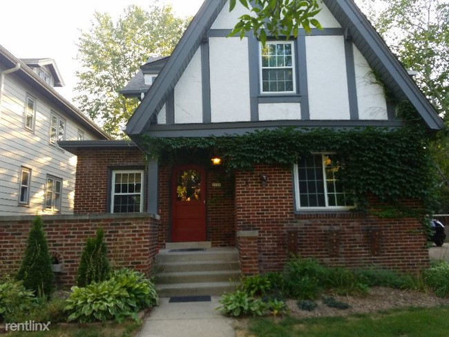 Building Photo - 2121 N 70th St