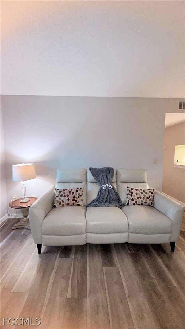 Foto del edificio - 9540 Green Cypress Ln