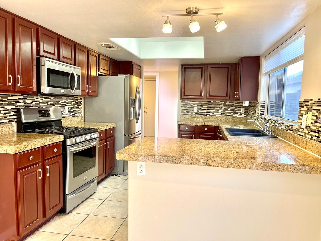 GOURMENT KITCHEN - 4119 E Coolbrook Ave