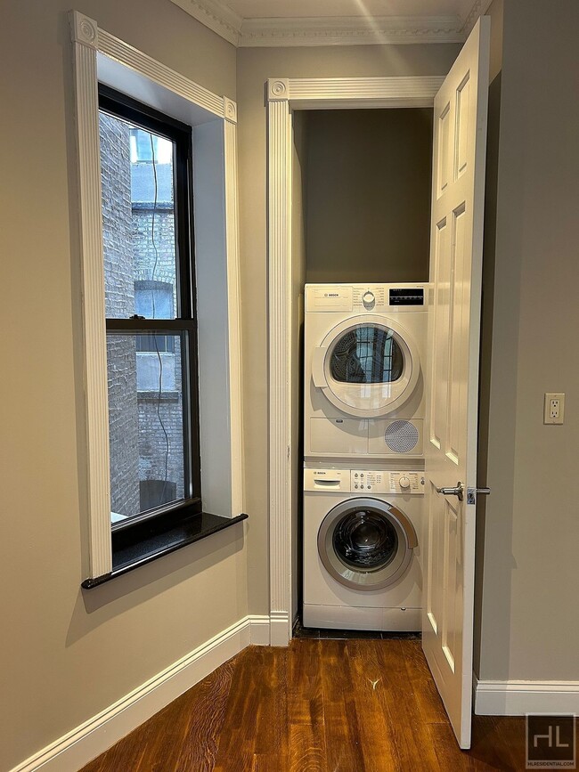 Foto del edificio - E 8TH ST.