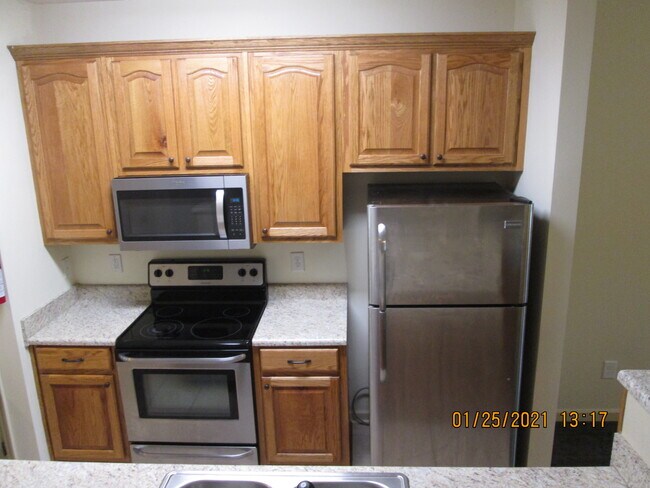 Kitchen - 1142 District Ct