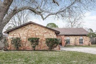Building Photo - 2306 Cambridge Ct N