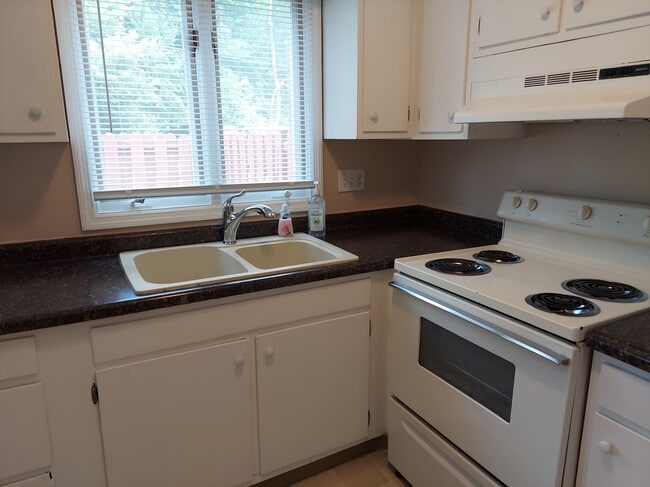 Building Photo - 4550 Apple Orchard Ln