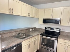 Building Photo - 9875 Nob Hill Ct