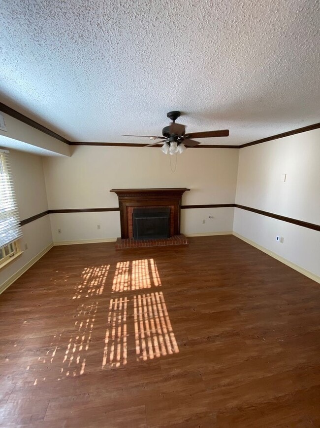 Building Photo - 2306 River Oaks Blvd