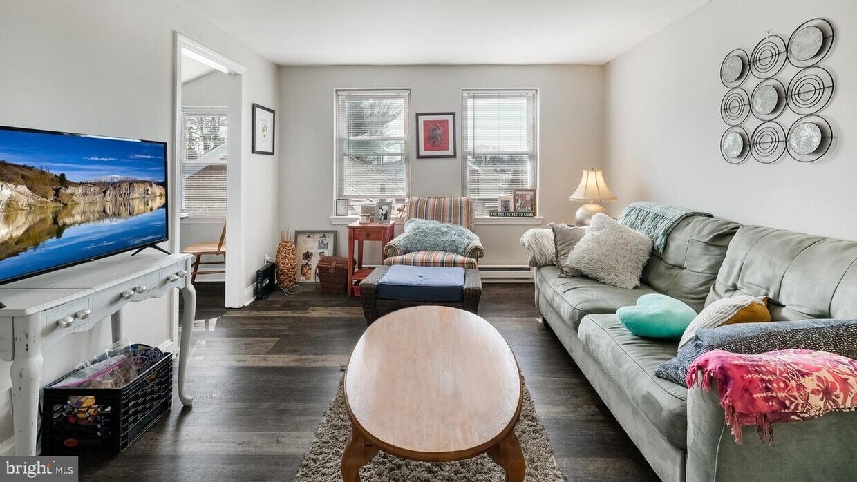 Gran salón - 448 E Baltimore Ave