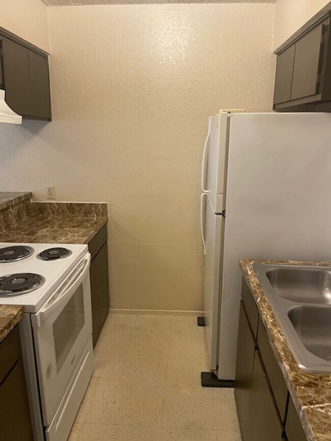 Building Photo - 3536 S Littlejohn Ave