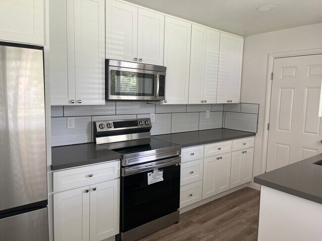 Foto del edificio - 2 Bedroom / 1 Bathroom Duplex in Old South...