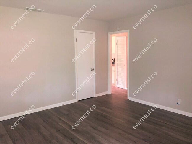 Building Photo - 3932 Scott Dr