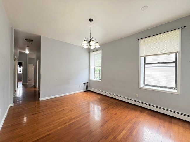 Building Photo - 136-138 S 7th St